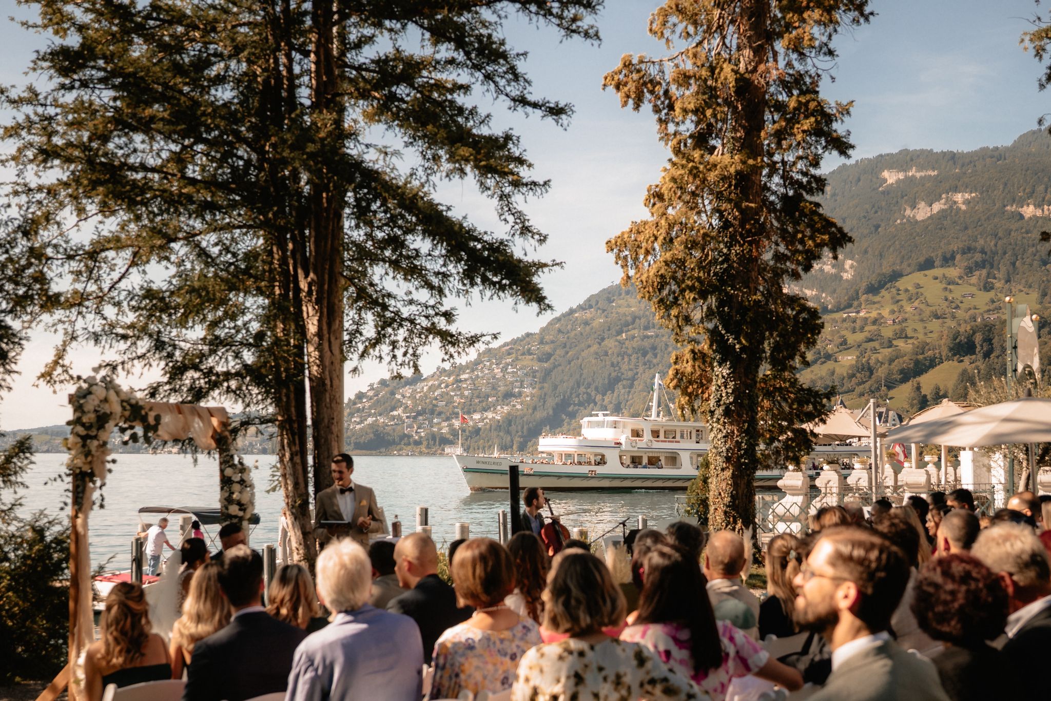 Freie Trauung am See mit Dampfschiff und Bergpanorama